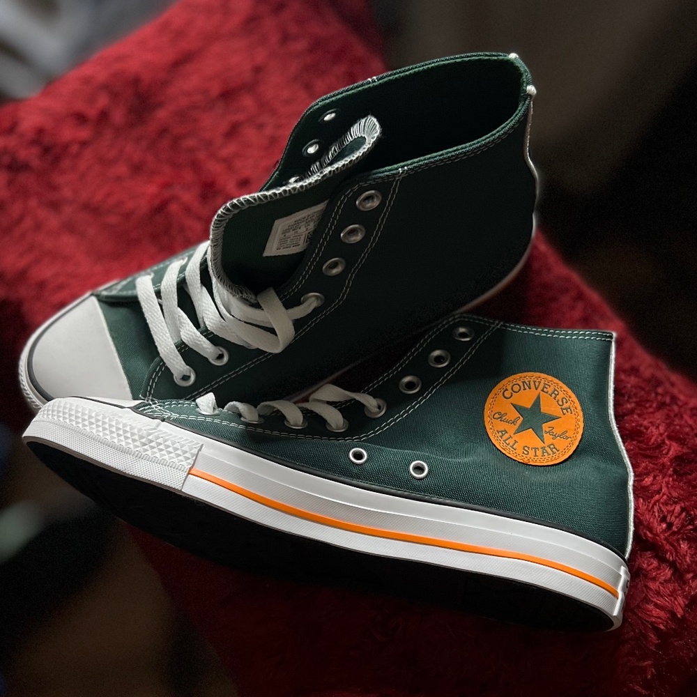 Hunter green Converse
